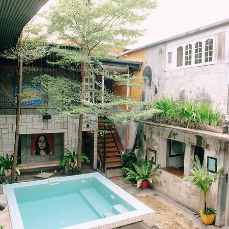 The Flying Fish Hostel Cebu Exterior photo